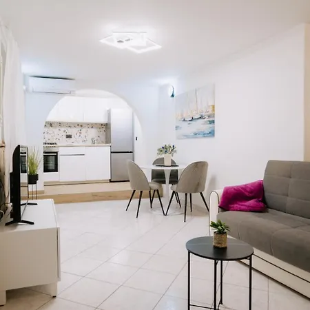 Nord2 S Romanticnom Privatnom Terasom Apartament *