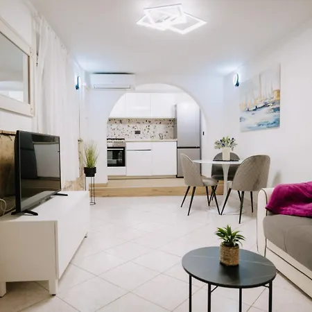 Nord2 S Romanticnom Privatnom Terasom * Rovinj