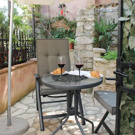 Nord2 S Romanticnom Privatnom Terasom * Ρόβινι